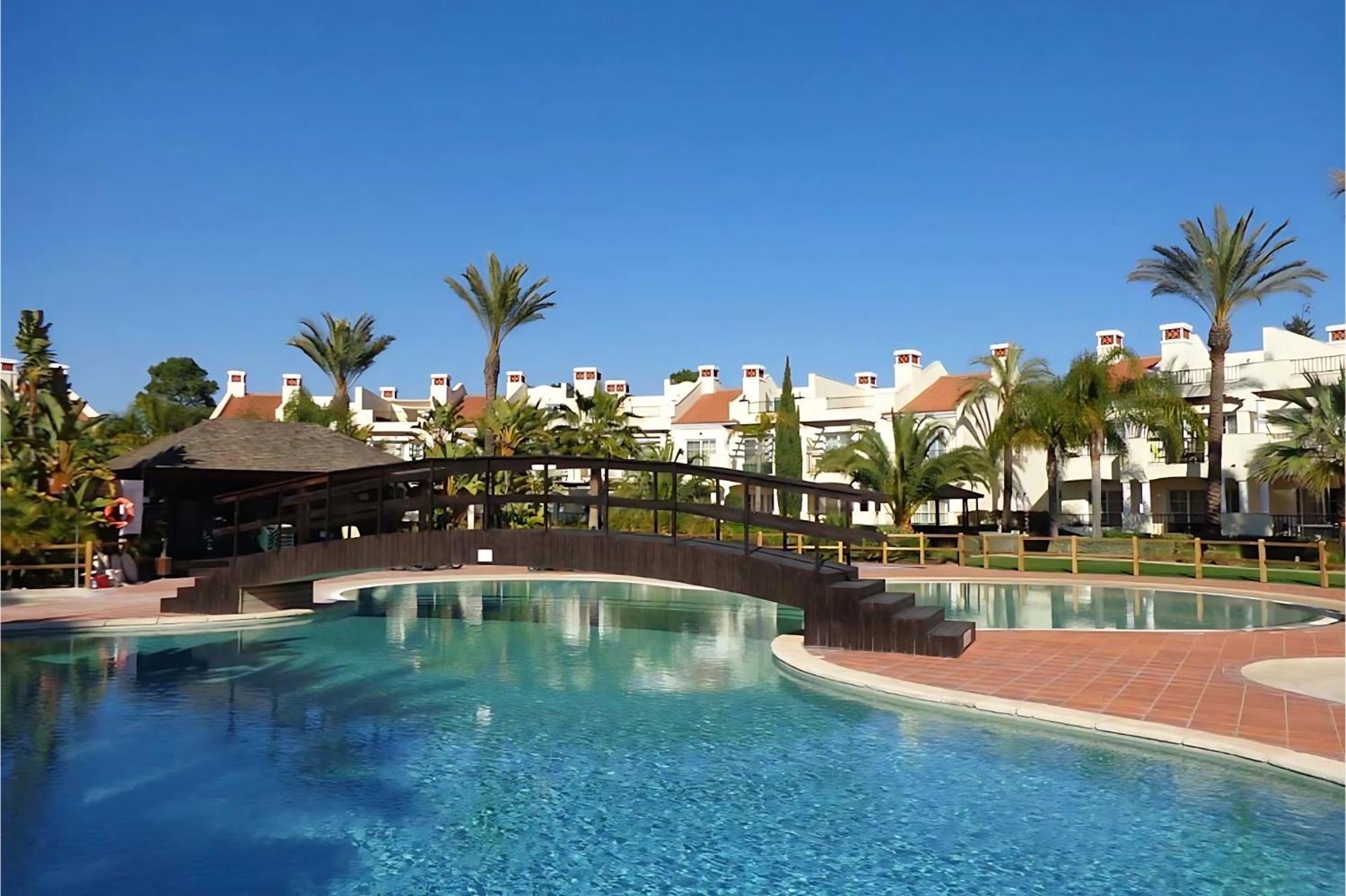 Luxury 3 Bedroom Apartment On Gated Complex Quarteira Kültér fotó